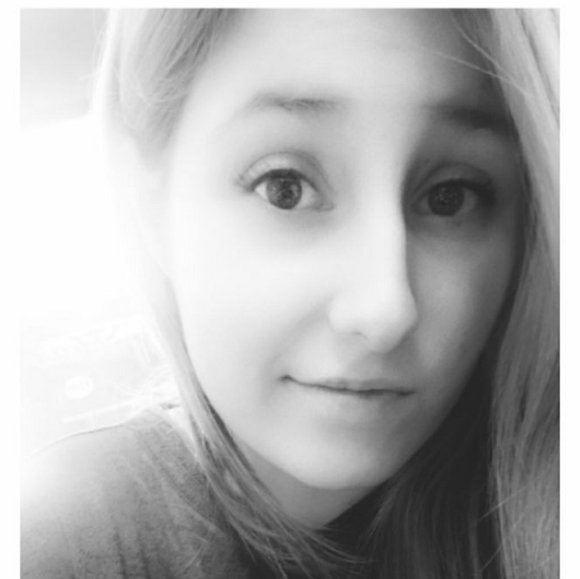 Meet your Posher, Cori - Picture 1 of 1